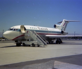 Image: negative: United Air Lines, Boeing 727, San Jose International Airport (SJC)