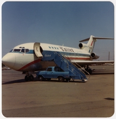 Image: photograph: United Air Lines, Boeing 727