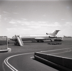 Image: negative: American Airlines, Boeing 727