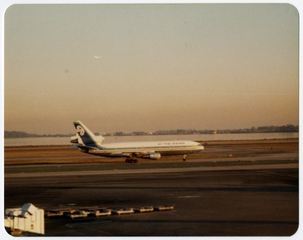 Image: photograph: Air New Zealand, McDonnell Douglas DC-10, San Francisco International Airport (SFO)