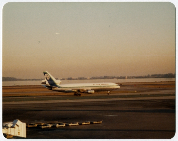 Photograph: Air New Zealand, McDonnell Douglas DC-10, San Francisco International Airport (SFO)