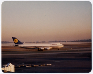 Image: photograph: Lufthansa German Airlines, Boeing 747, San Francisco International Airport (SFO)