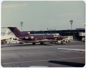Image: photograph: Braniff Airways, Boeing 727, LaGuardia Airport (LGA)