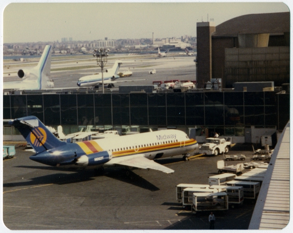 Photograph: Midway Airlines, Douglas DC-9-10, LaGuardia Airport (LGA)
