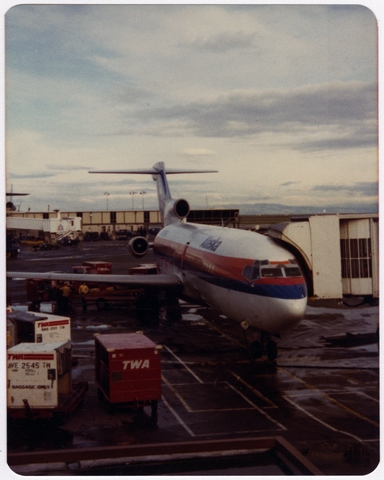 Photograph: Alaska Airlines, Boeing 727, San Francisco International Airport (SFO)