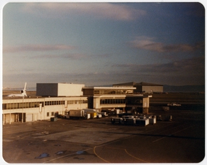 Image: photograph: Lockheed L-1011 TriStar, San Francisco International Airport (SFO)