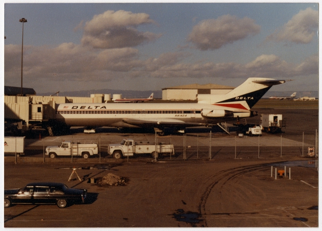 Photograph: Delta Air Lines, Boeing 727, San Francisco International Airport (SFO)