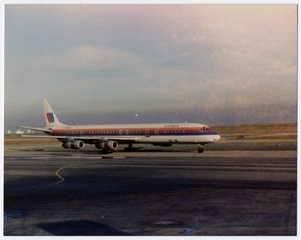 Image: photograph: United Airlines, Douglas DC-8, San Francisco International Airport (SFO)