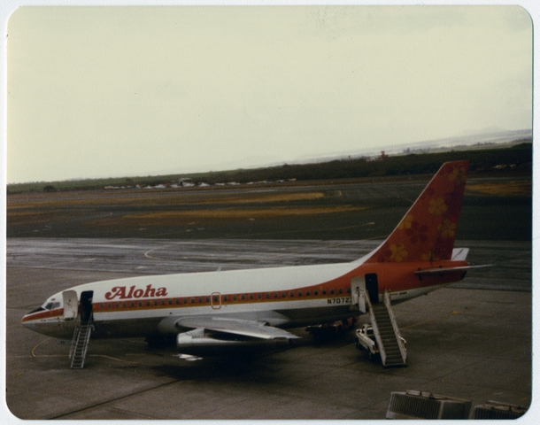 Photograph: Aloha Airlines, Boeing 737, Honolulu International Airport (HNL)