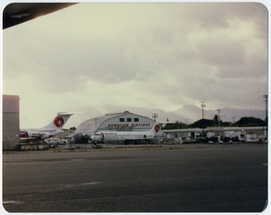 Image: photograph: Hawaiian Airlines, Douglas DC-9, Honolulu International Airport (HNL)