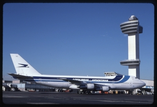 Image: slide: Aerolineas Argentinas, Boeing 747-200, John F. Kennedy International Airport (JFK)