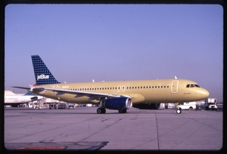 Image: slide: JetBlue Airways, Airbus A320-232, John F. Kennedy International Airport (JFK)