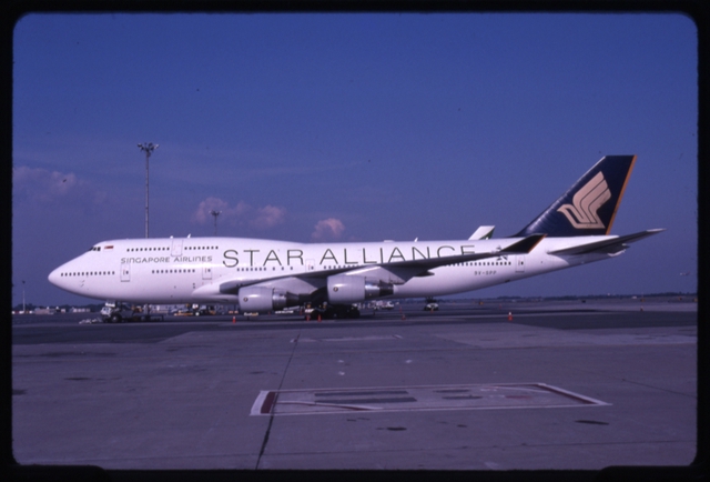 Slide: Singapore Airlines, Boeing 747-412, John F. Kennedy International Airport (JFK)