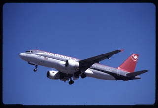 Image: slide: Northwest Airlines, Airbus A320-200, Detroit Metropolitan Airport (DTW)