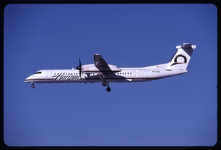 Image: slide: Horizon Air, Bombardier Q400, San Jose Airport (SJC)