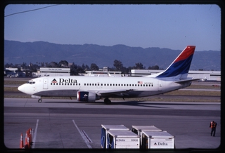 Image: slide: Delta Air Lines, Boeing 737-300, San Jose Airport (SJC)