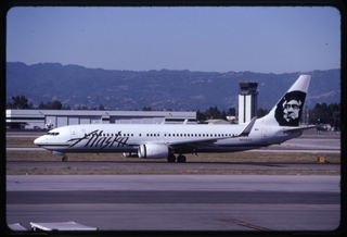 Image: slide: Alaska Airlines, Boeing 737-800, San Jose Airport (SJC)