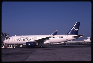 Image: slide: Syrian Air, Airbus A320-200, Sharjah International Airport (SHJ)