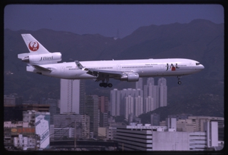 Image: slide: Japan Airlines, McDonnell Douglas MD-11, Kai Tak Airport (HKG)