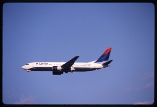 Image: slide: Delta Air Lines, Boeing 737-800, Newark International Airport (EWR)