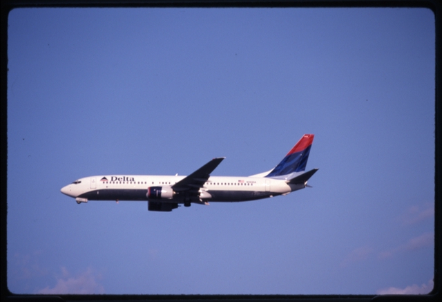Slide: Delta Air Lines, Boeing 737-800, Newark International Airport (EWR)