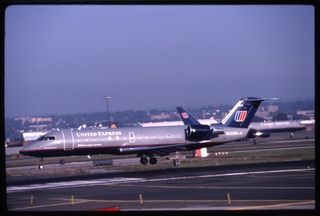 Image: slide: United Express, Bombardier CRJ200, Newark International Airport (EWR)