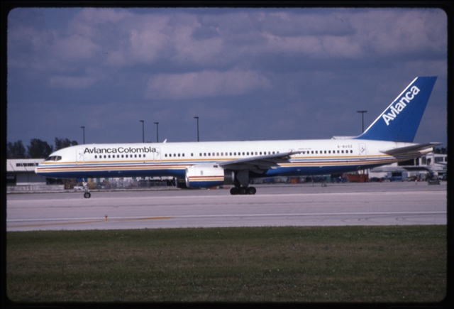 Slide: Avianca Colombia, Boeing 757-200, Miami International Airport (MIA)