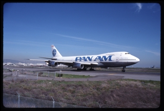 Image: slide: Pan American World Airways, Boeing 747-200, San Francisco International Airport (SFO)