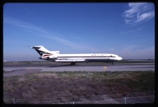 Image: slide: Delta Air Lines Boeing 727-200, San Francisco International Airport (SFO)