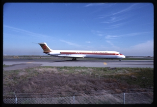 Image: slide: Continental Airlines McDonnell Douglas MD-82, San Francisco International Airport (SFO)
