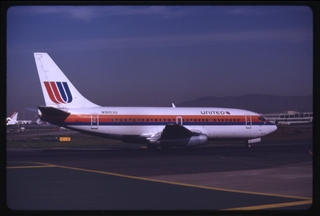 Image: slide: United Airlines Boeing 737-200, San Francisco International Airport (SFO)