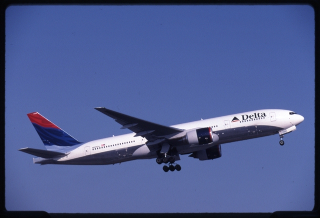 Slide: Delta Air Lines Boeing 777-200, June 2000