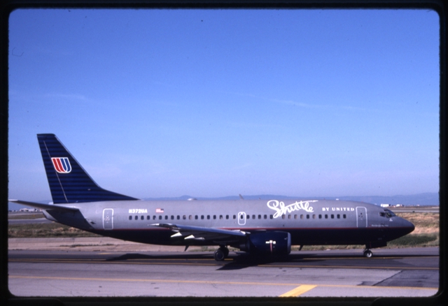 Slide: United Airlines, Boeing 737-300, San Francisco International Airport (SFO)