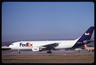 Image: slide: FedEx, Airbus A300, San Jose International Airport (SJC)