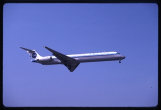 Image: slide: China Southern Airlines, McDonnell Douglas MD-80, Guangzhou Baiyun International Airport (CAN)