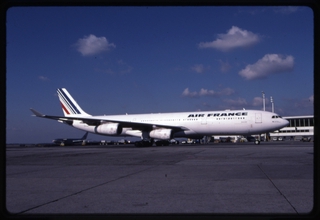 Image: slide: Air France, Airbus A340-300, John F. Kennedy International Airport (JFK)