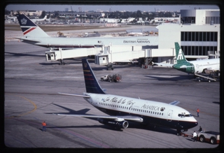 Image: slide: Aviateca, Boeing 737-200, Miami International Airport (MIA)