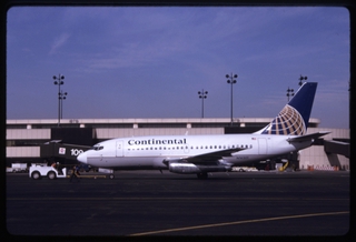 Image: slide: Continental Airlines, Boeing 737-200, Newark International Airport (EWR)