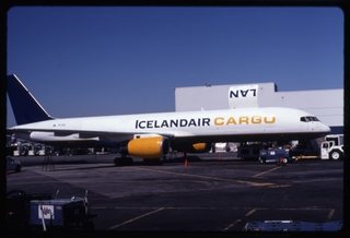 Image: slide: IcelandAir Cargo, Boeing 757-200, John F. Kennedy International Airport (JFK)