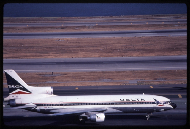 Slide: Delta Air Lines, Lockheed L-1011-500 TriStar, San Francisco International Airport (SFO)