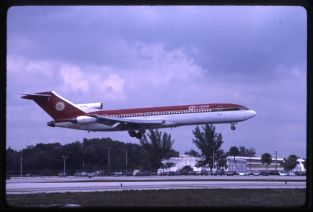 Slide: Sun Air, Boeing 727-200