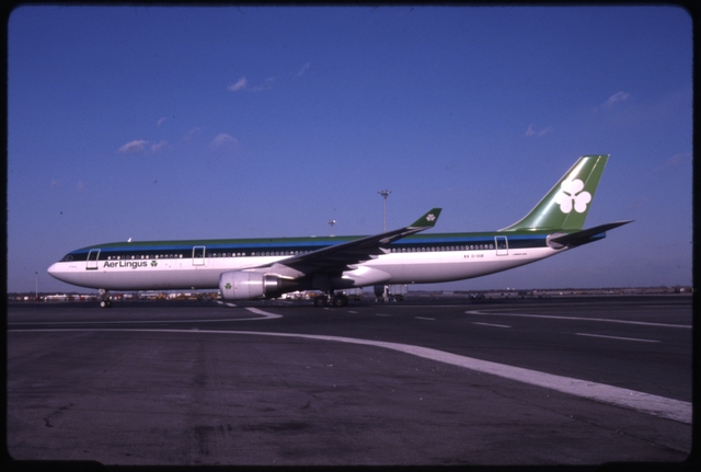 Slide: Aer Lingus, Airbus A330-300, John F. Kennedy International Airport (JFK)