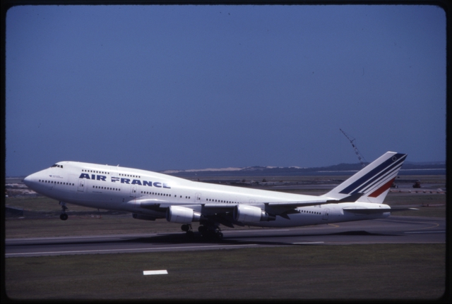 Slide: Air France, Boeing 747-400, Sydney Airport (SYD)