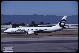 Image: slide: Alaska Airlines, Boeing 737-900, San Jose International Airport (SJC)