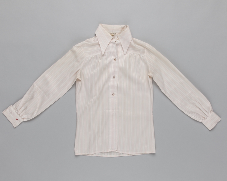 Image: flight attendant blouse: United Airlines