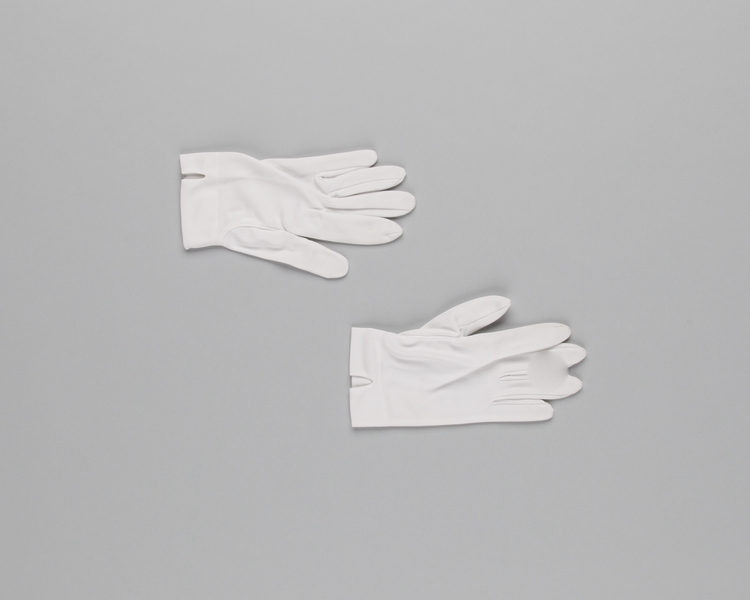 Image: stewardess gloves: Japan Air Lines