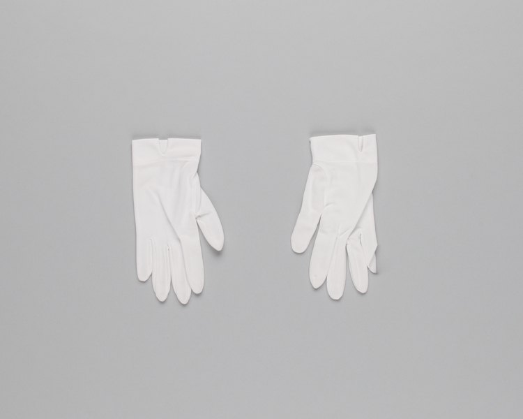 Image: stewardess gloves: Japan Air Lines