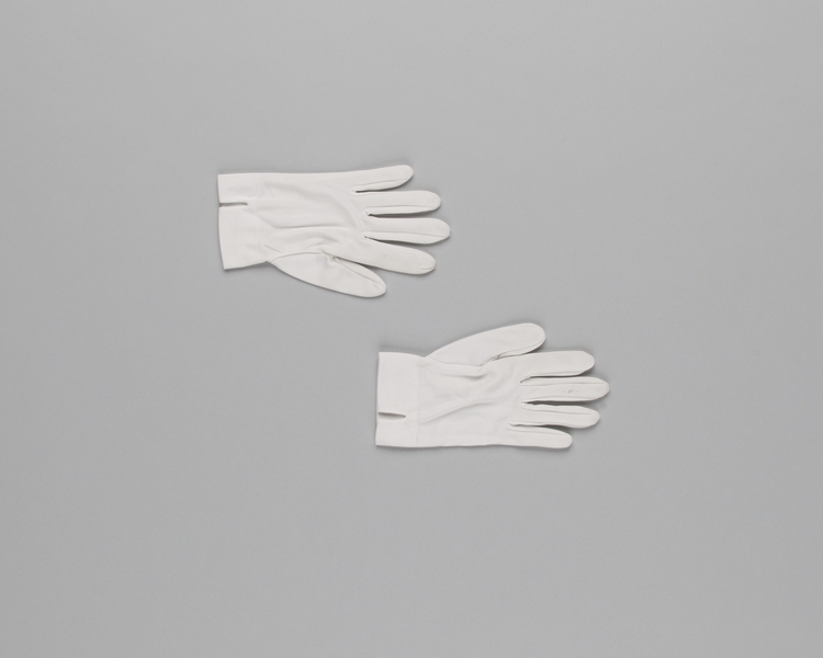 Image: stewardess gloves: Japan Air Lines