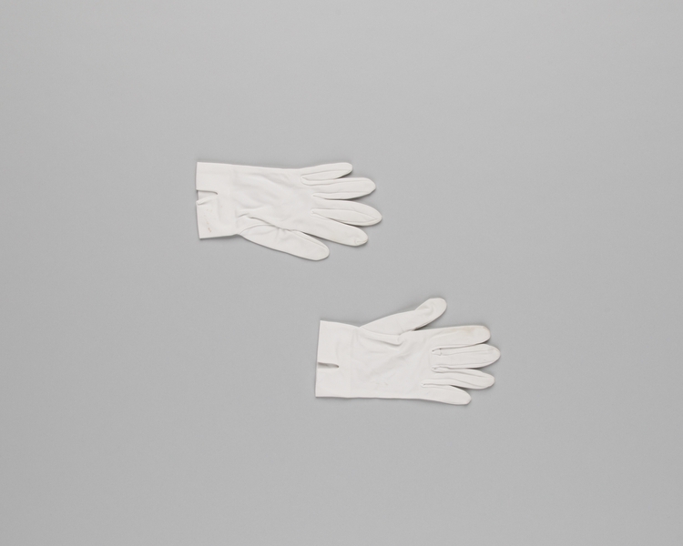 Image: stewardess gloves: Japan Air Lines