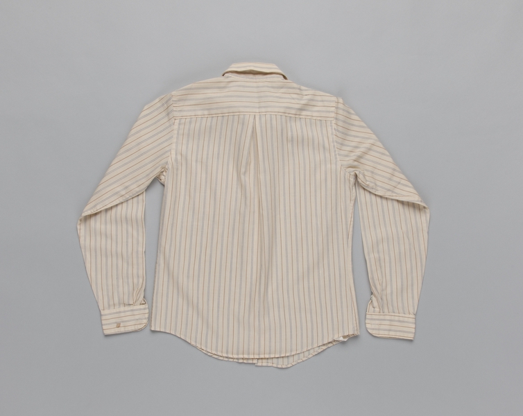 Image: flight attendant blouse: United Air Lines